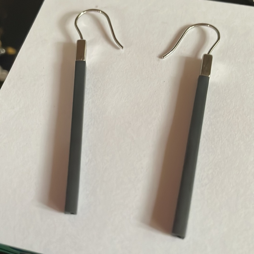 3/$20! NEW! Beautiful, long charcoal earrings with silver tips - Picture 2 of 2